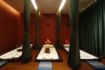 昆明泰式按摩的被动瑜伽:当身体被折叠成诗